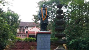Kerala Kalamandalam Campus with the statue of Mahakavi Vallathol Narayana Menon