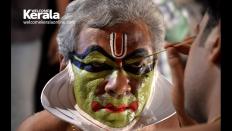Padmashri Kalamandalam Sivan Namboodiri during a make-up : Photo: Welcome Kerala Magazine