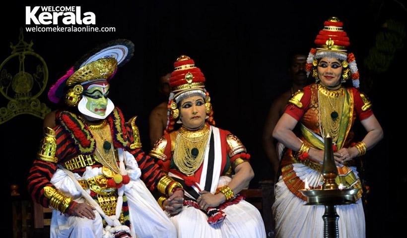 Padmashri Sivan Namboodiri as Sriraman, Margi Sathi as Sita and Kalamandalam Girija as Lalitha from Soorpanakhangam (2015); Photo: welcome Kerala Magazine