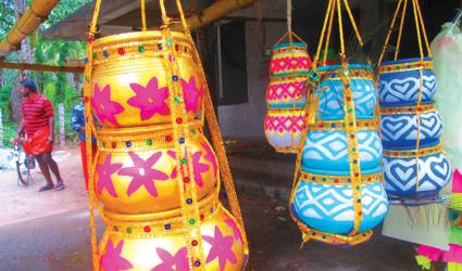 Uri (pot hanger) with pots