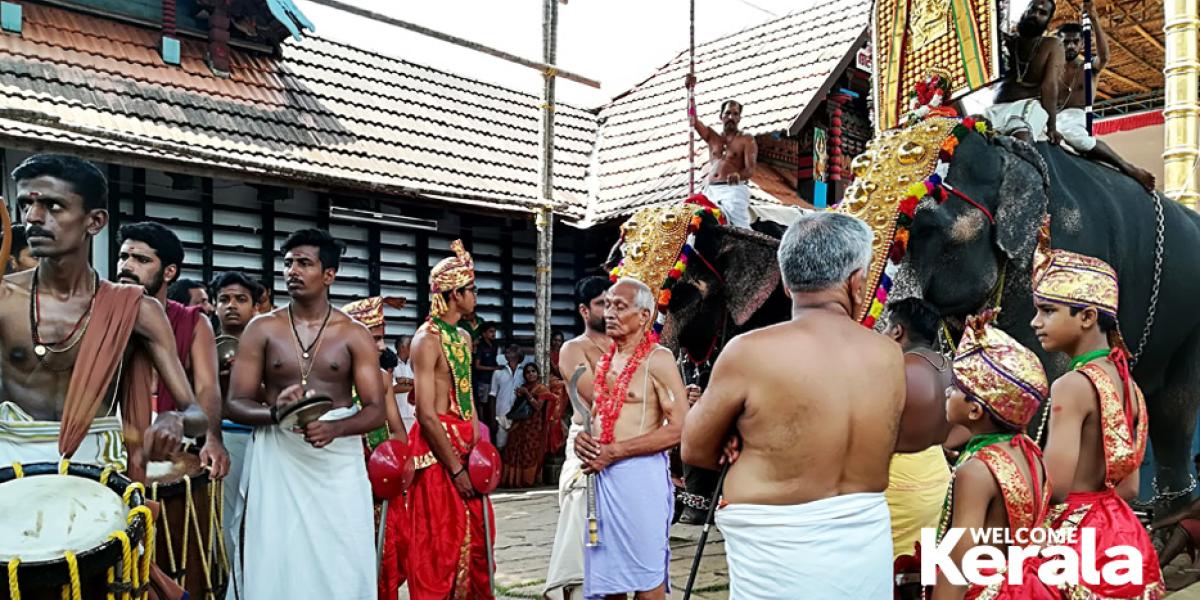 File photo: Ritual procession during the Ulsavam at Thirumandhamkunnu Bhagavathi Kshethram